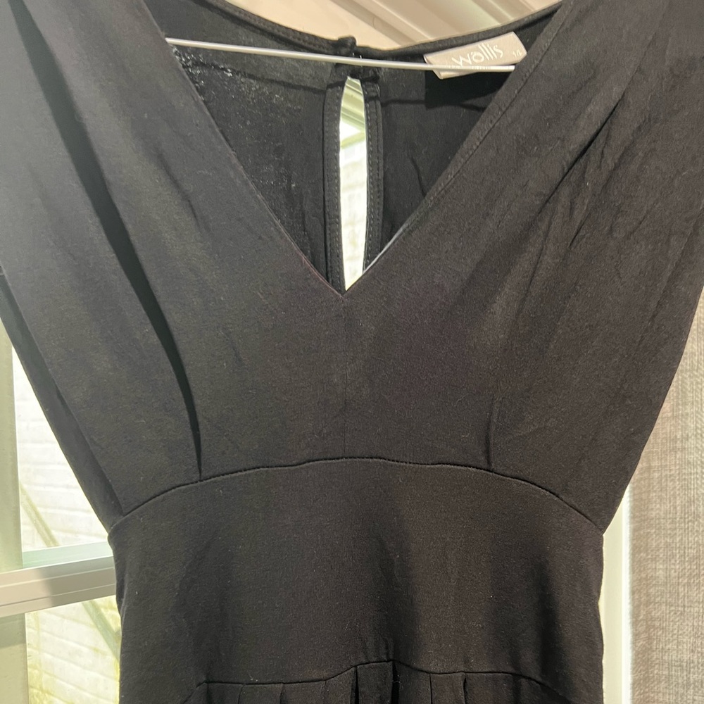 Flattering Womens black dress with low neck🖤 - Picture 3 of 7